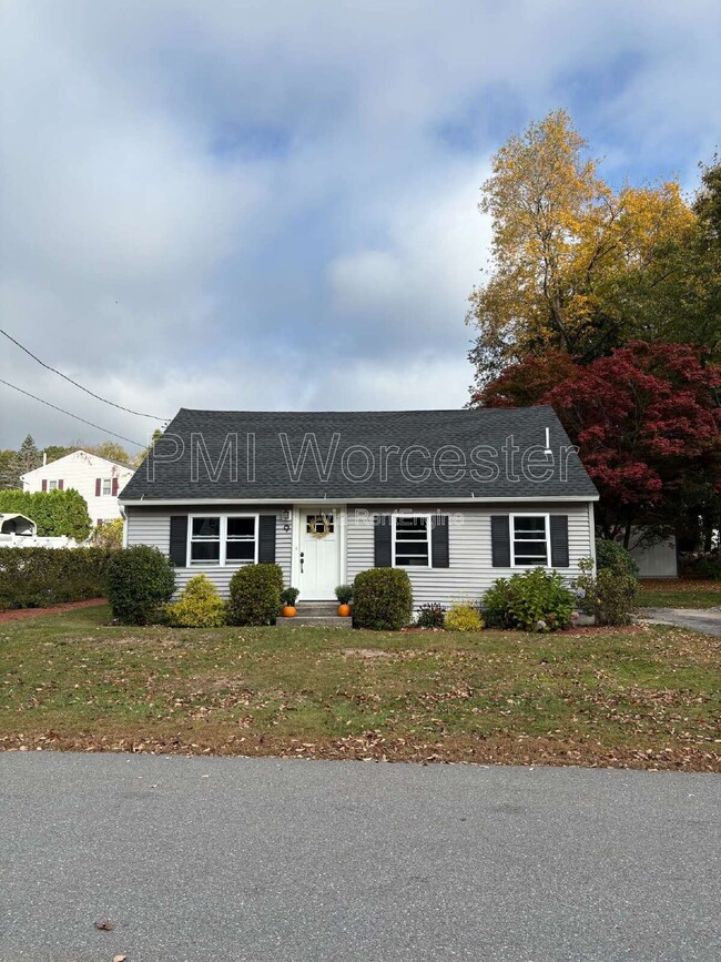 Building Photo - 9 Greenwood Dr