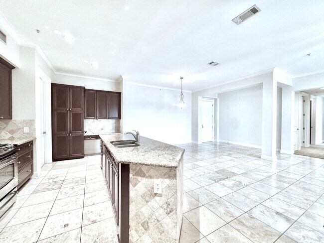 Foto del edificio - Luxury 3 Bed 2 Bath Condo at Crescent at University Lakes – Garage, Clubhouse & Trails!