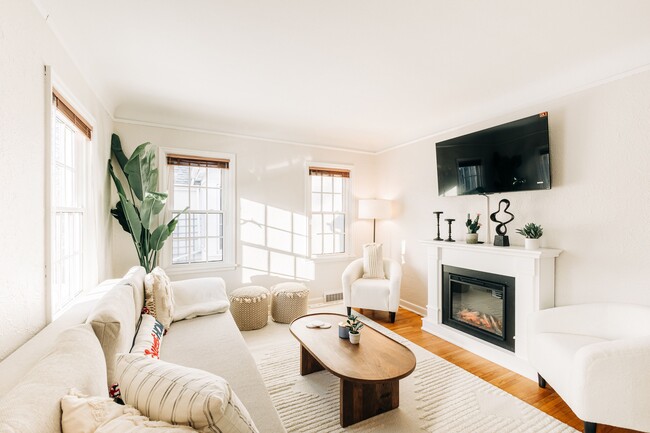 Foto del edificio - 1570 Chelsea St