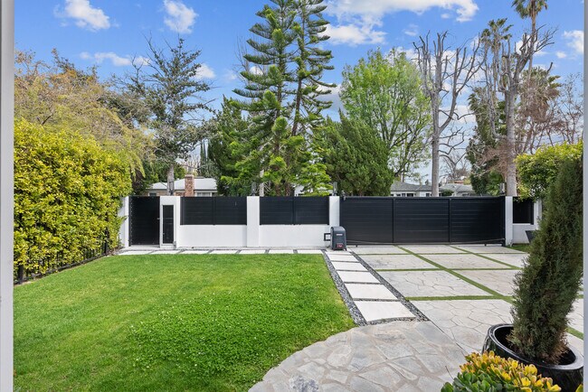 Foto del edificio - 4311 Vantage Ave