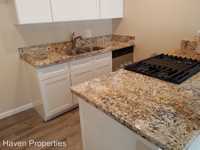 Building Photo - 9075-9077 Salmon Falls Dr