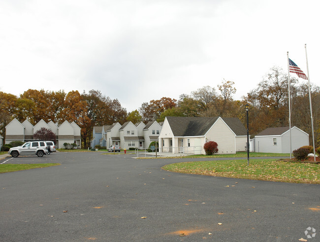 Building Photo - Apple Meadow Village