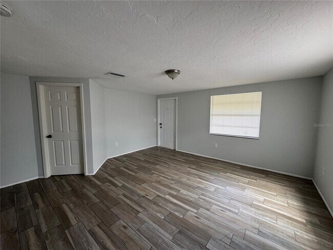 Building Photo - 312 60th Ave Dr W