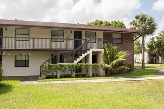 Building Photo - 6040 Shaker Wood Cir