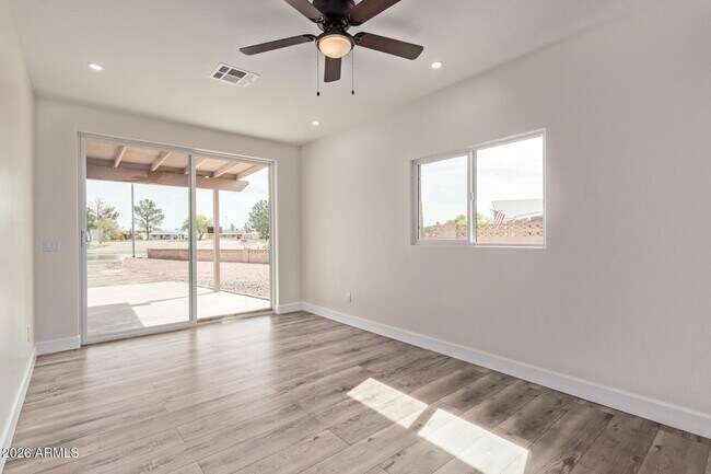 Foto del edificio - 11437 W Lakeshore Dr