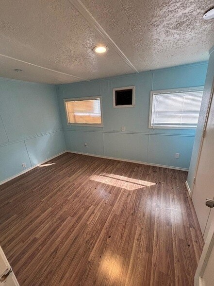 Foto del edificio - 250 Richard St