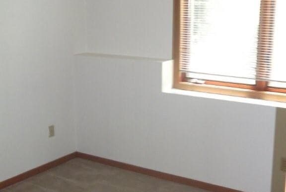 Building Photo - 206 W Benton St