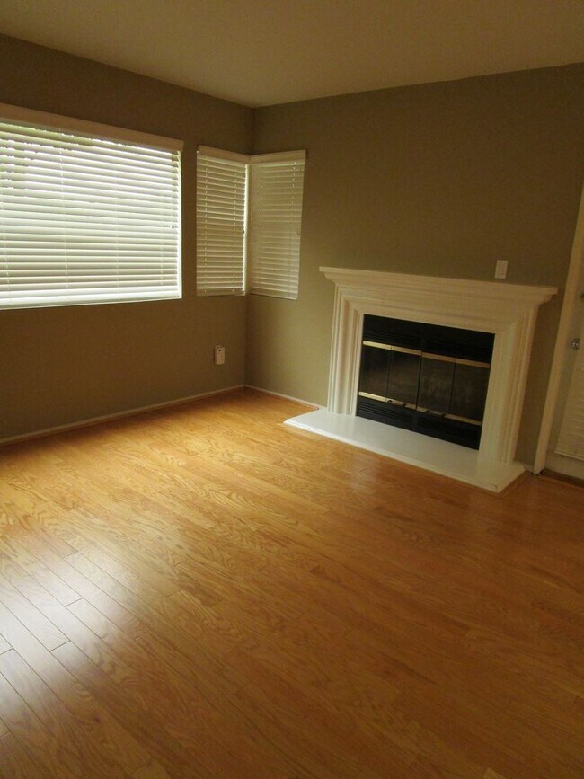 Foto del edificio - Gated Raintree Terrace Condo!