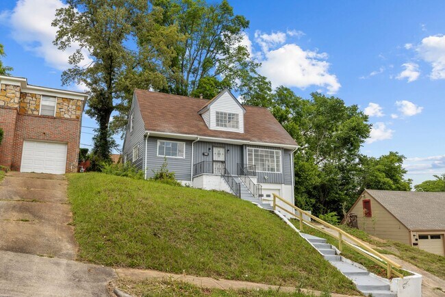Building Photo - Charming 4 Bedroom, 2 Bathroom house