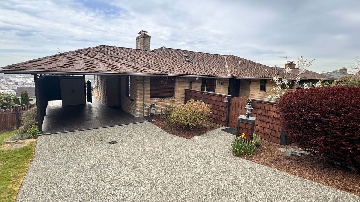 4 Bedroom 2 Bath House in Renton - 4 Bedroom 2 Bath House in Renton