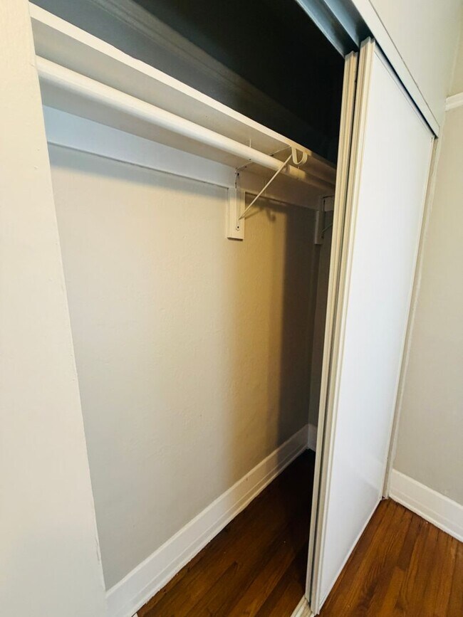 Building Photo - 309