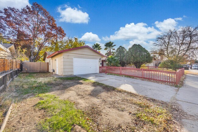Building Photo - 6829 Cherrywood Cir