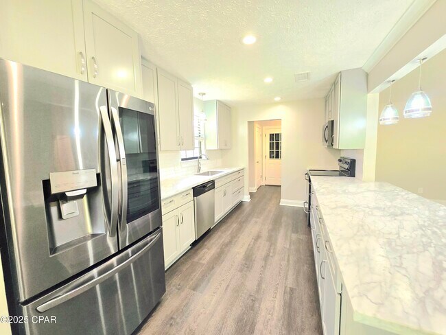 Foto del edificio - 4312 Brook Forest Dr