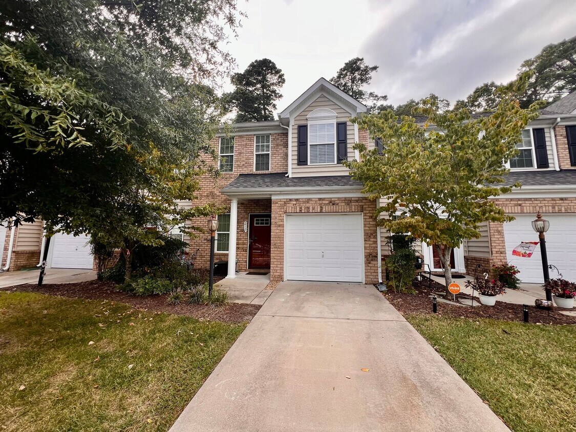 Primary Photo - 217 Alexia Ln