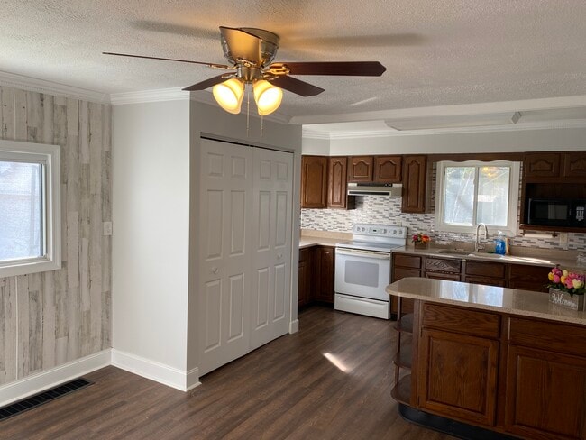 Kitchen - 708 Hubble St