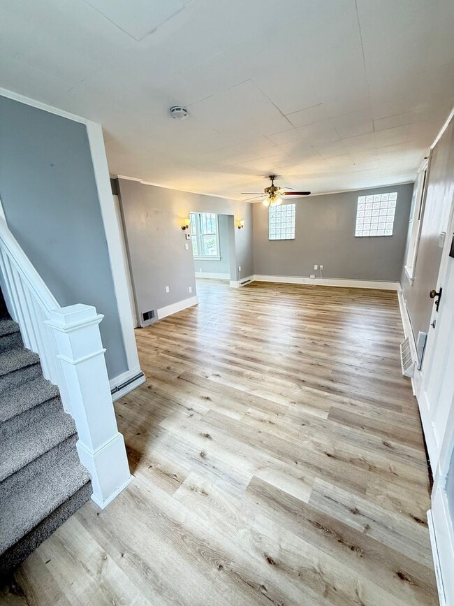 Building Photo - Updated 3 Bedroom 1 Bathroom in North Vers...