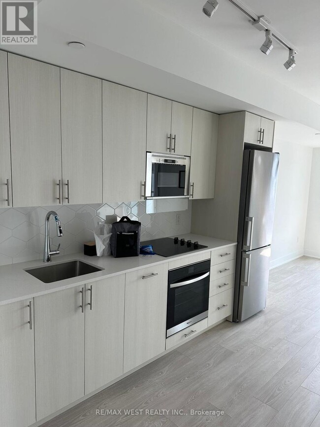 Photo du bâtiment - 2545-2545 Simcoe St N