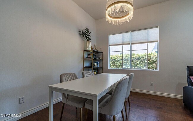 Foto del edificio - 665 Camino De La Luz