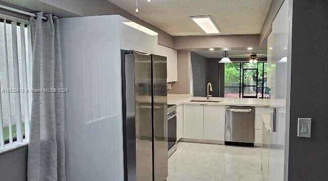 Building Photo - 3625 Coral Springs Dr