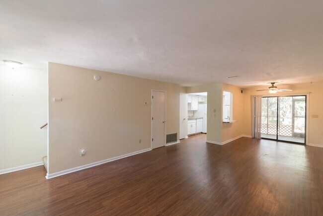 Building Photo - 3704 Donovan Dr