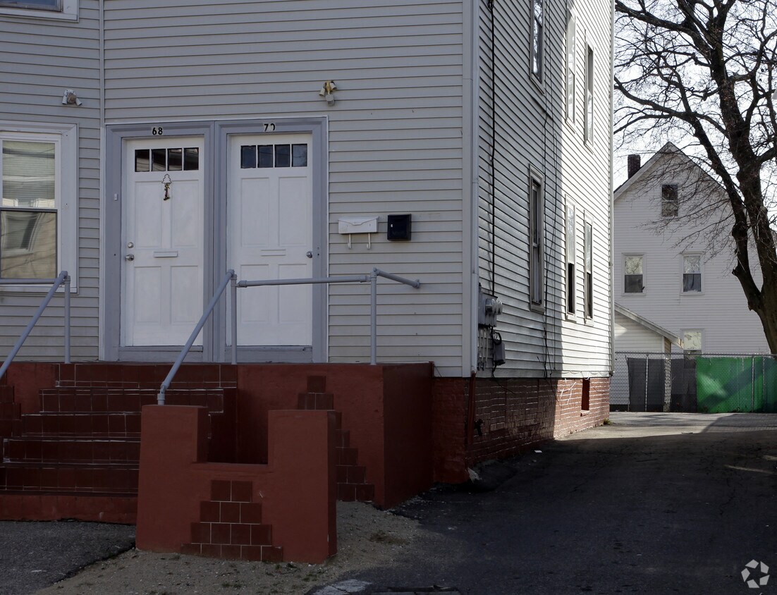 Building Photo - 68 Corinth St