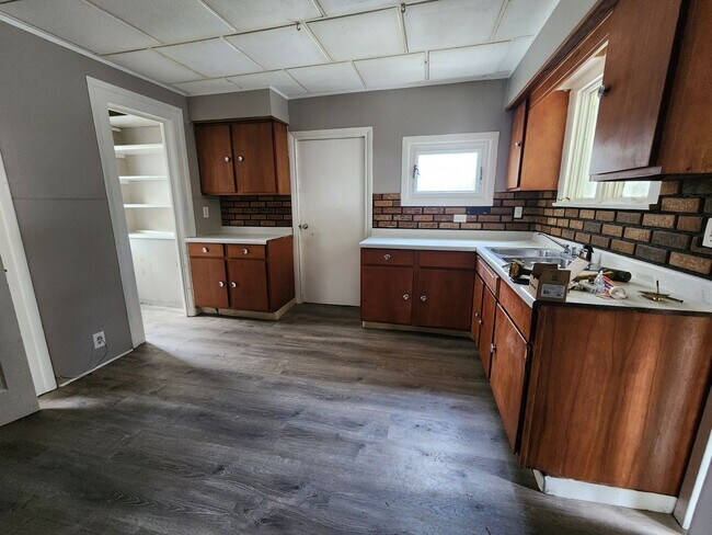 Building Photo - Three Bedroom Single Family Home!