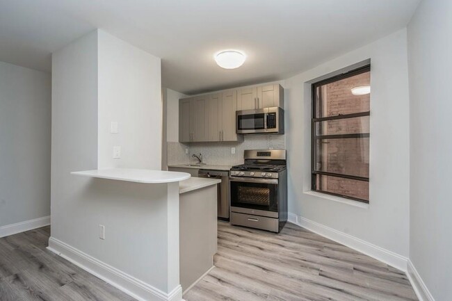 Building Photo - 269 Varick St