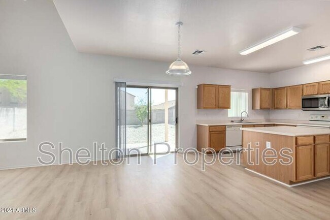 Foto del edificio - 17229 W Caribbean Ln