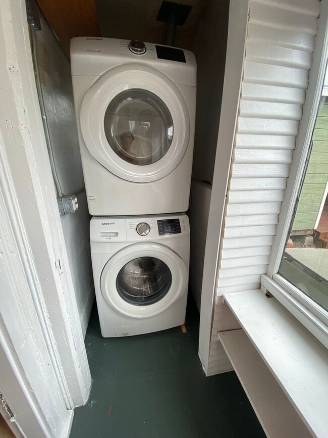 Building Photo - Advent - Low Deposit Bright Home W/ Laundr...