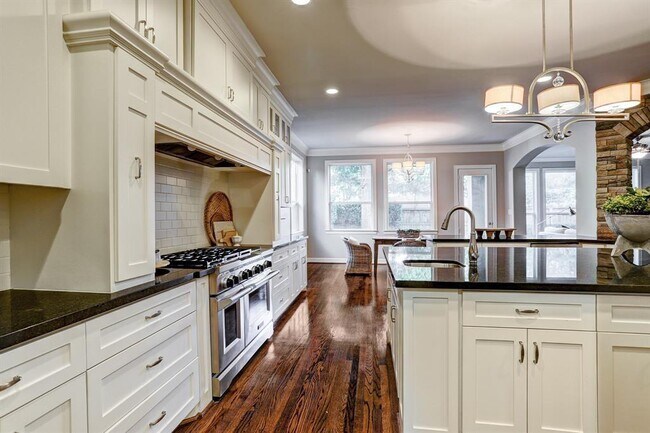 Building Photo - 2027 Libbey Dr
