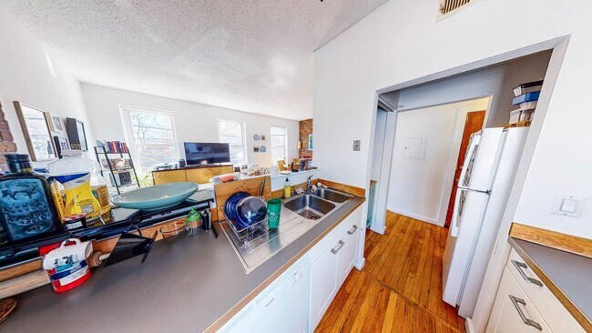 Foto del edificio - Stunning 1BR in Historic East Rock Building | Exposed Brick | Near Yale SOM