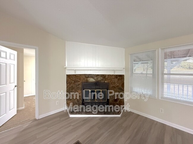 Building Photo - 2400 Hart Rd