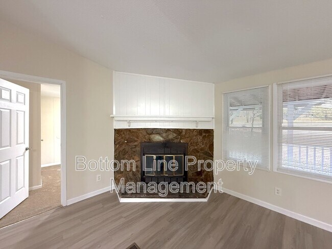 Foto del edificio - 2400 Hart Rd