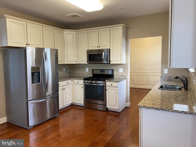 Building Photo - 8606 Wintergreen Ct
