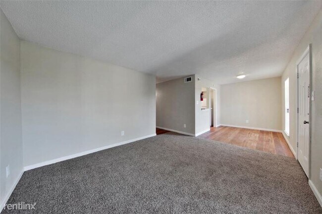 Foto del edificio - 900 N Durham Dr