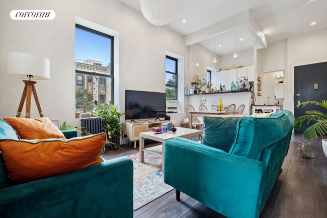 Foto del edificio - 1684 Woodbine St