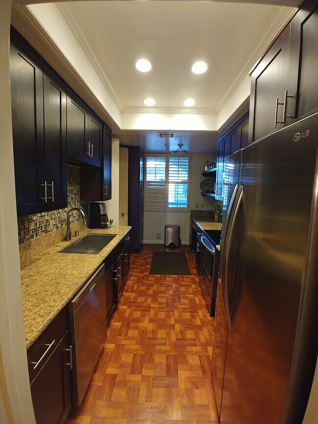 Kitchen - 2112 Century Park Ln
