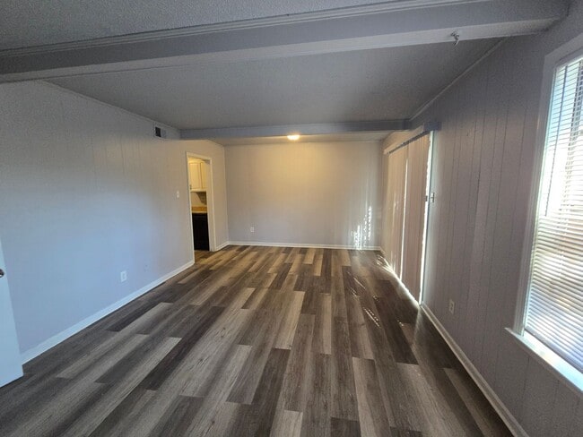 Foto del edificio - Beautiful Townhome Ready for Immediate Move In