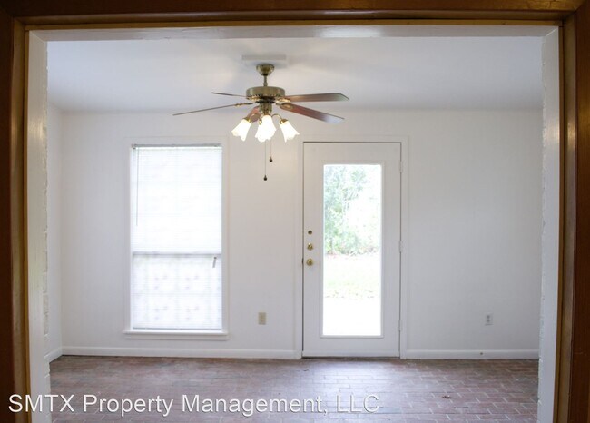 Building Photo - 4 br, 2 bath House - 1307 Redbud Tr.