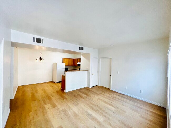 Foto del edificio - 2071 Hussium Hills St