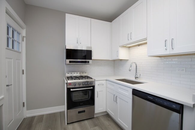 Building Photo - 3853 N Janssen Ave