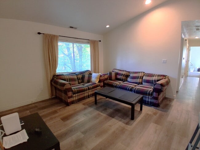 Building Photo - 1547 N 550 W