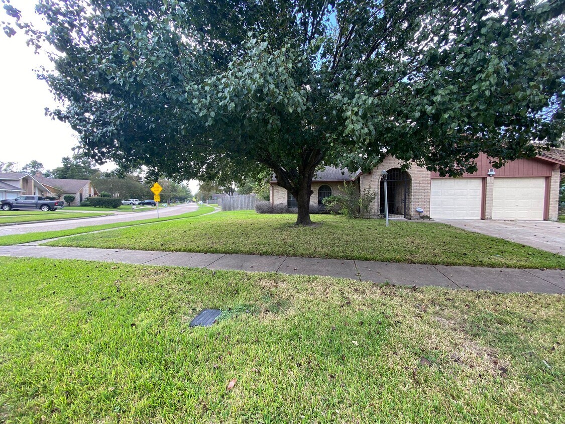 Front of property - 10103 Inwood Shadows St