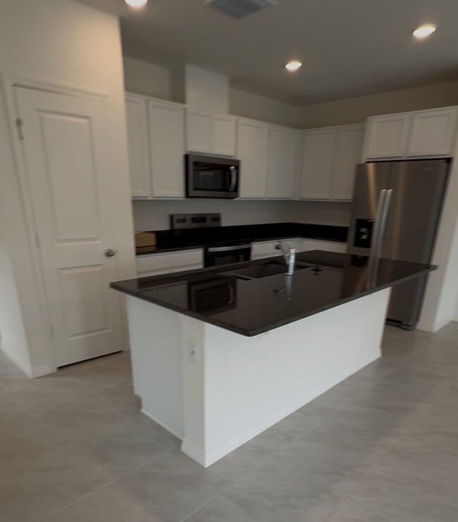 Foto del edificio - 651 Meadows Edge Pl