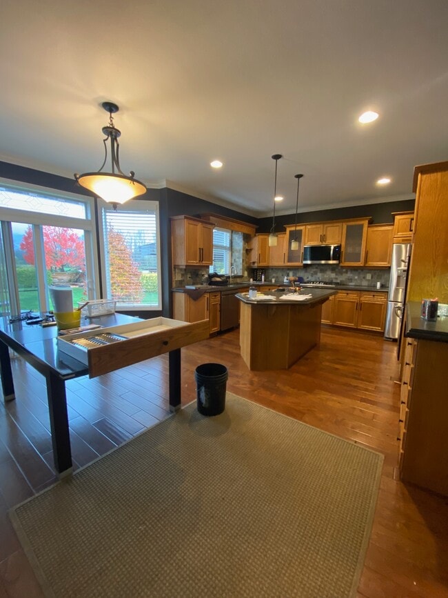 Building Photo - 10183 Young Rd N