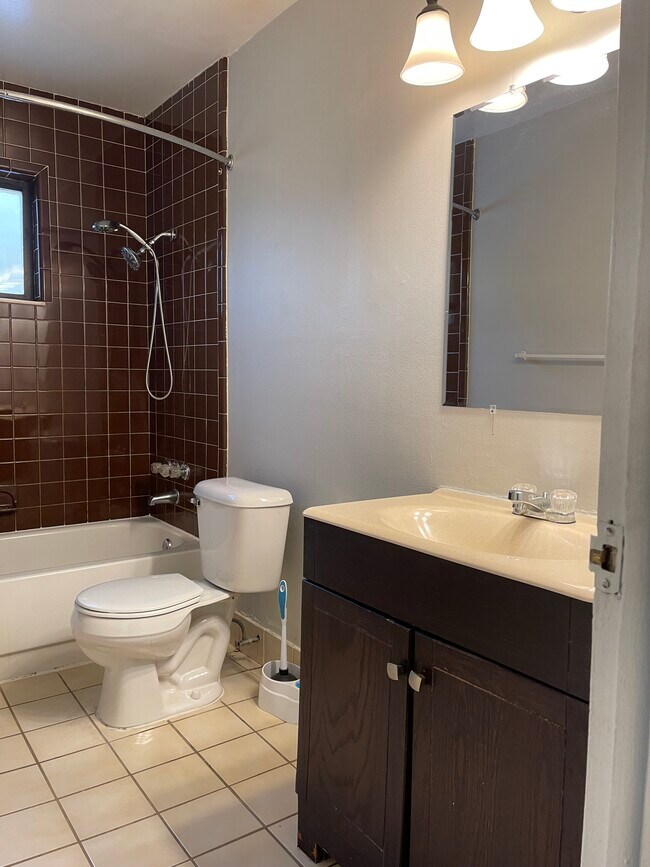 Building Photo - 187 Parkdale Ave