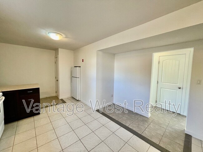 Building Photo - 630-B Belgo Rd