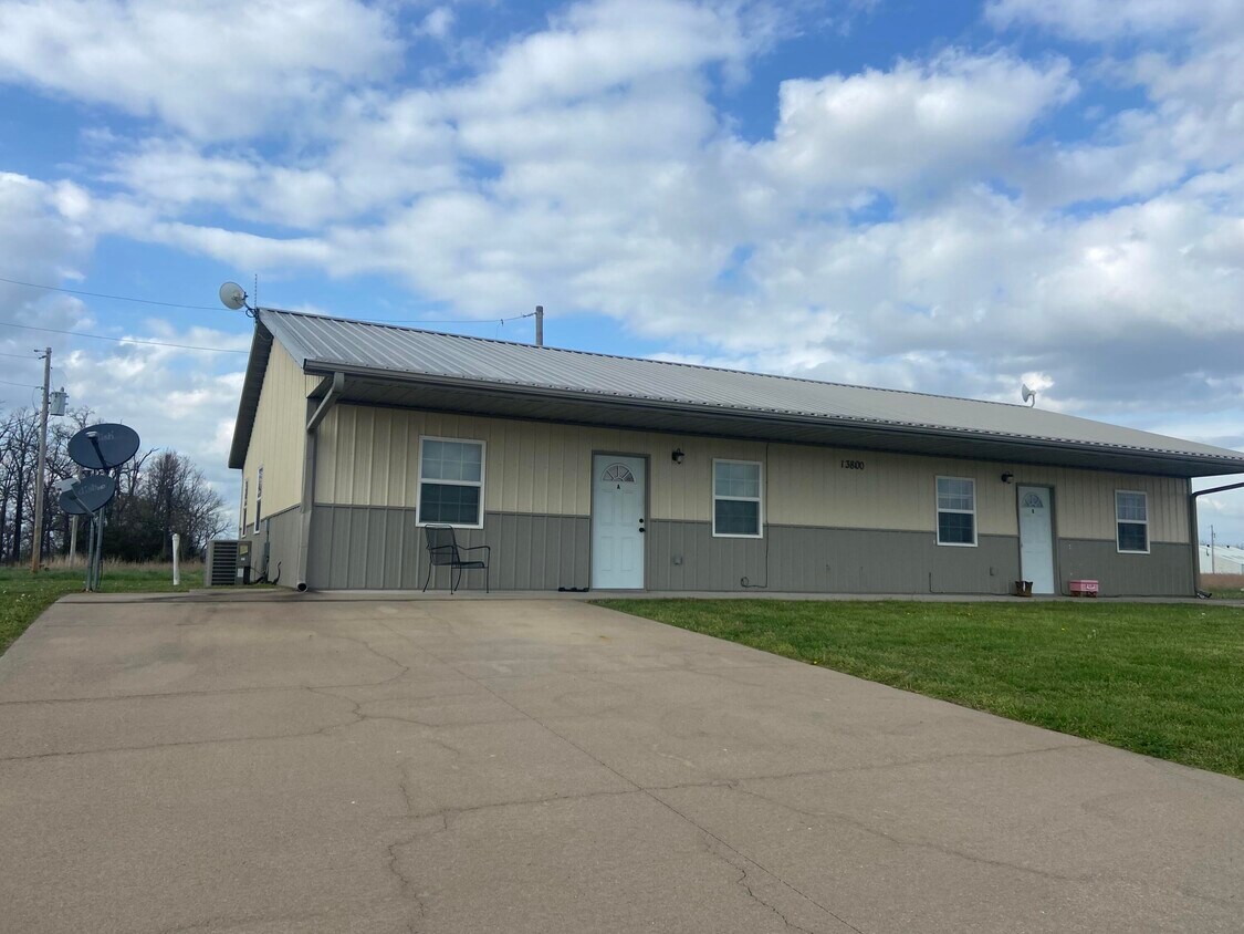 13800 Pella Ln, Neosho, MO 64850 House Rental in Neosho, MO