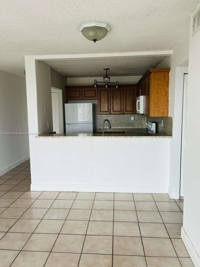 Foto del edificio - 8075 NW 7th St