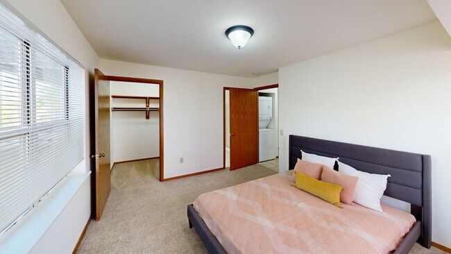 Building Photo - Sauk Creek Apartments